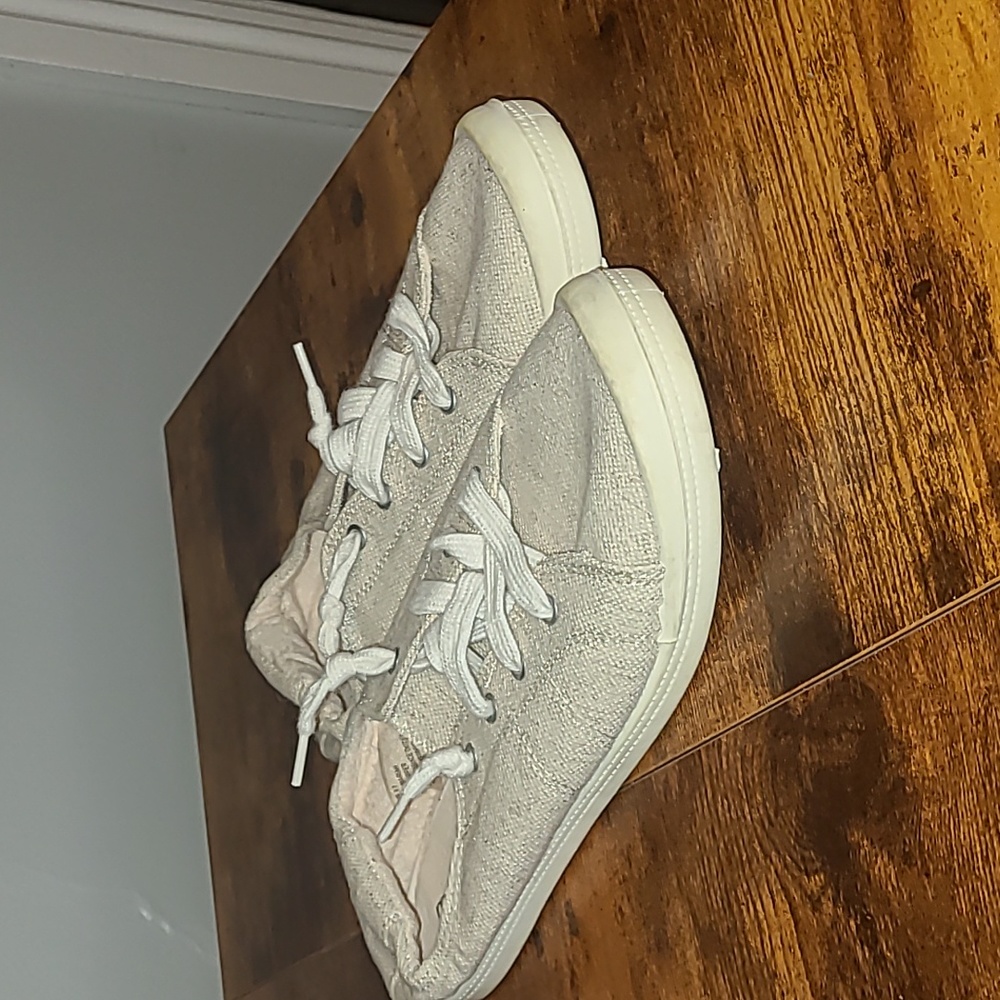 Women's Maurices slip on sneakers Size 9.5 Mariah